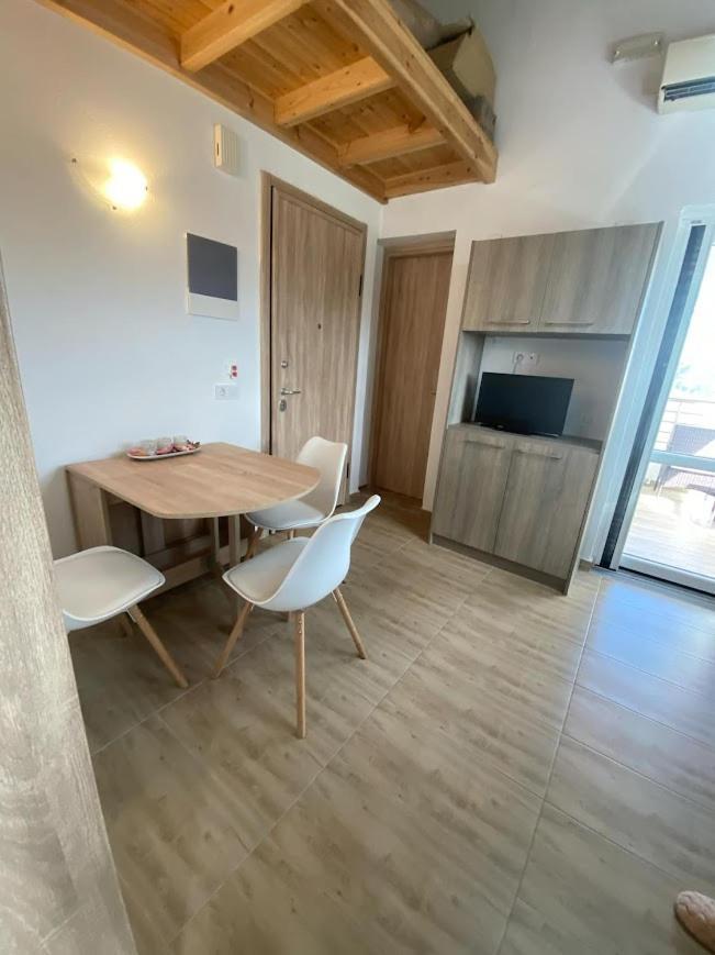 Theo Apartment Marathiász Kültér fotó